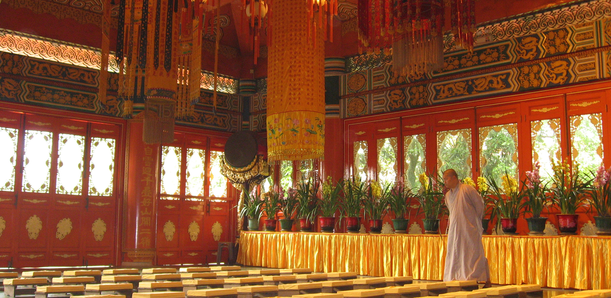 Po Lin (Precious Lotus) Monastery